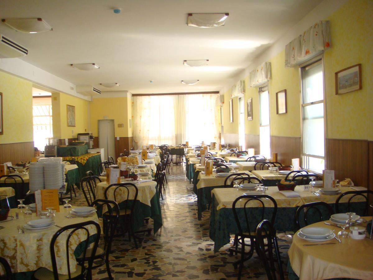 Hotel Moroni Rimini Exteriér fotografie