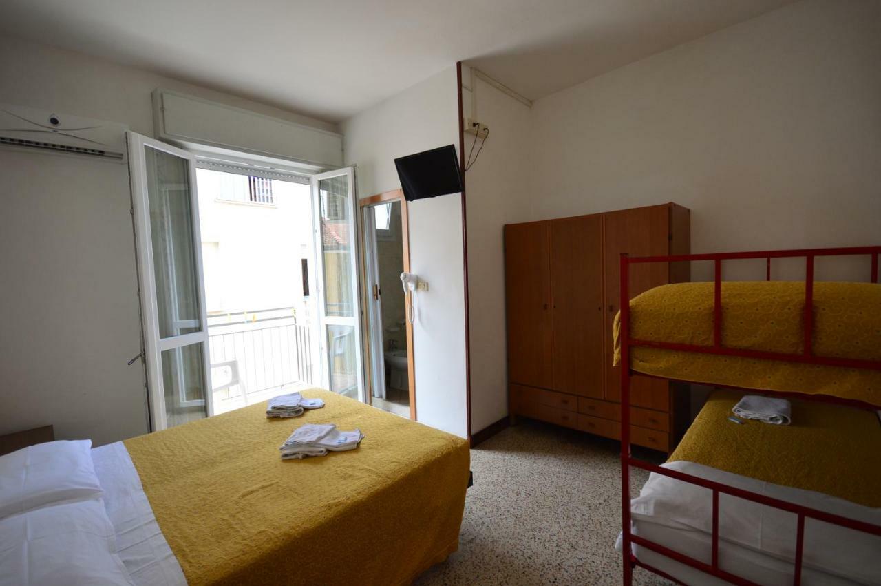 Hotel Moroni Rimini Exteriér fotografie